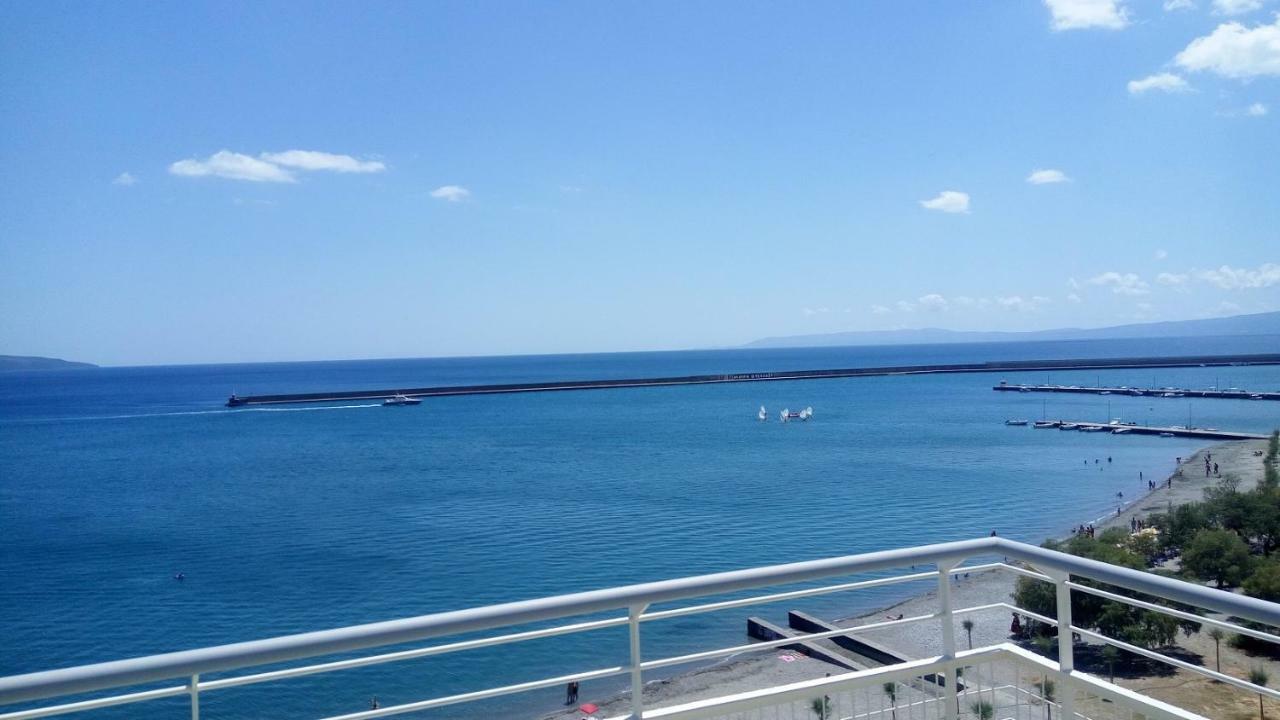 Seafront Penthouse Leo Apartment Kalamata Luaran gambar