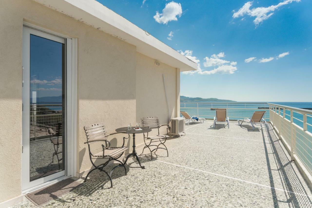 Seafront Penthouse Leo Apartment Kalamata Luaran gambar